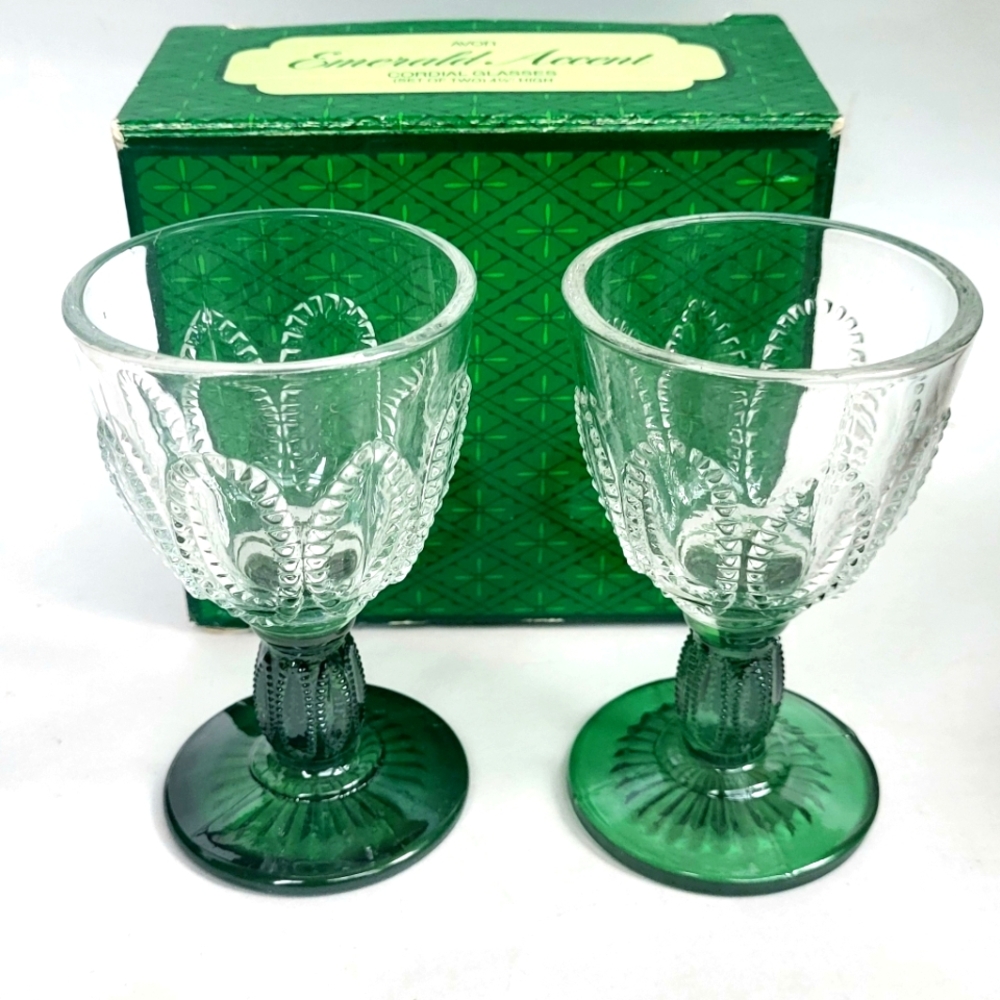 Avon Emerald Green Decanter & Cordial Glasses 5 Pc Set NIB - Picture 4 of 7